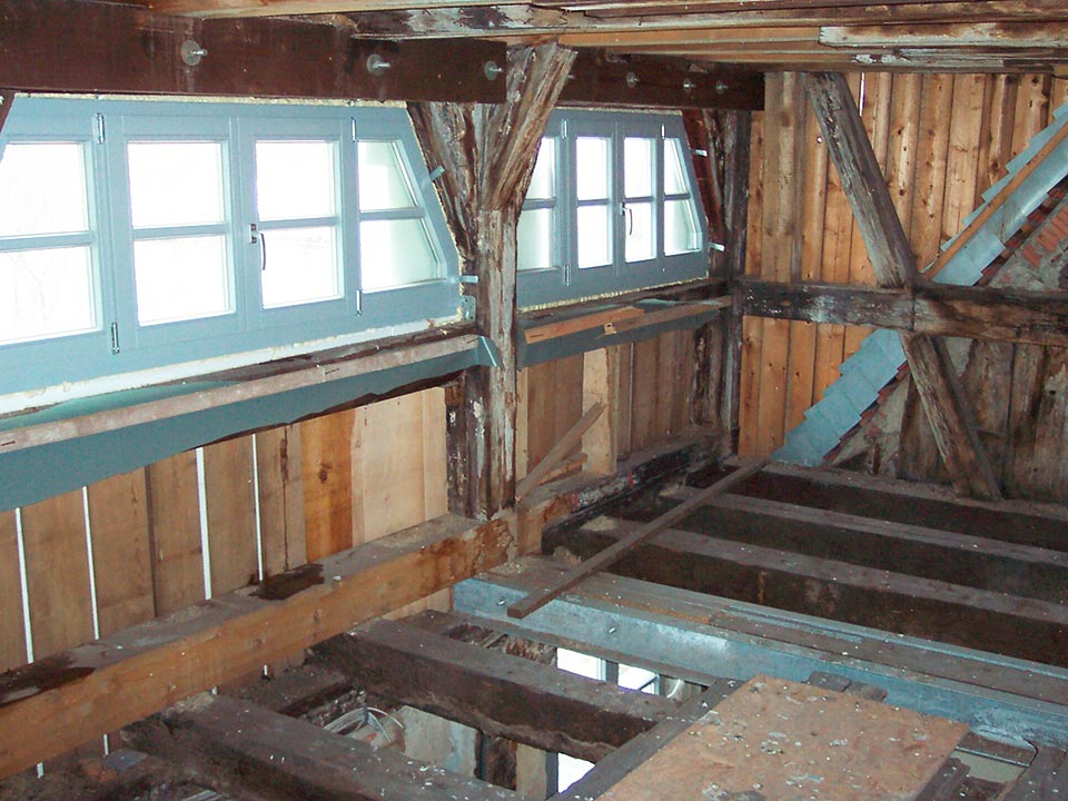 Dachstuhl mit neue Fensteranlage